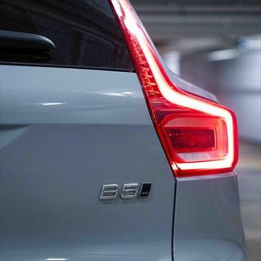2025 Volvo XC40 B5 Plus Bright Theme