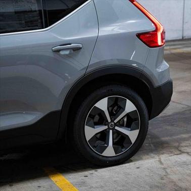 2025 Volvo XC40 B5 Plus Bright Theme