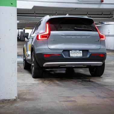 2025 Volvo XC40 B5 Plus Bright Theme