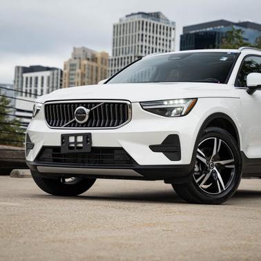 2025 Volvo XC40 B5 Core Bright Theme
