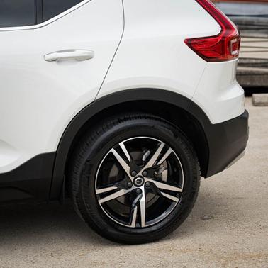 2025 Volvo XC40 B5 Core Bright Theme