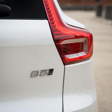 2025 Volvo XC40 B5 Core Bright Theme