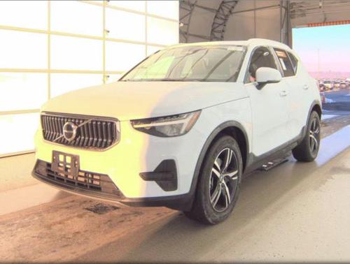 2025 Volvo XC40 B5 Core Bright Theme