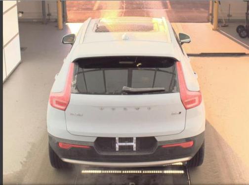 2025 Volvo XC40 B5 Core Bright Theme