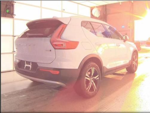 2025 Volvo XC40 B5 Core Bright Theme