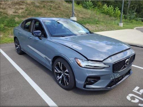 2024 Volvo S60 B5 Plus Dark Theme