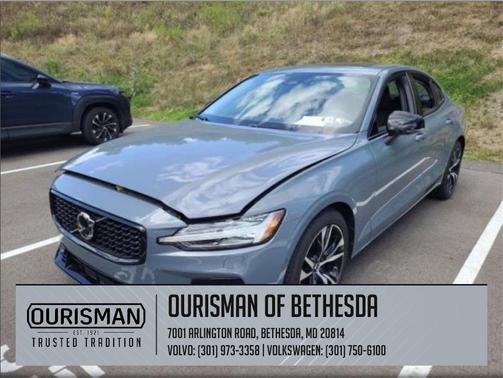 2024 Volvo S60 B5 Plus Dark Theme