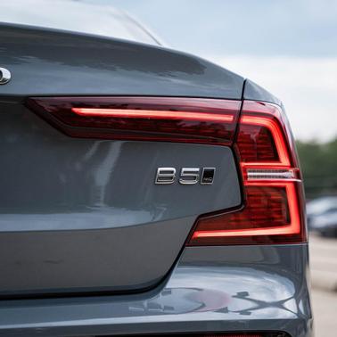 2024 Volvo S60 B5 Plus Dark Theme