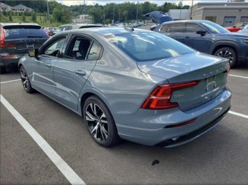 2024 Volvo S60 B5 Plus Dark Theme