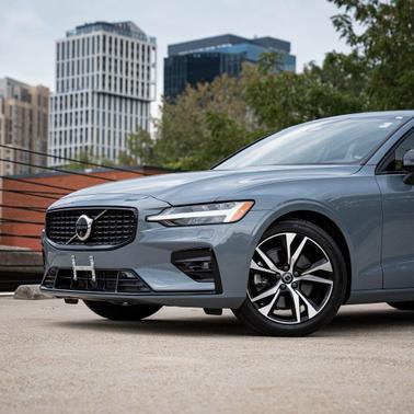 2024 Volvo S60 B5 Plus Dark Theme