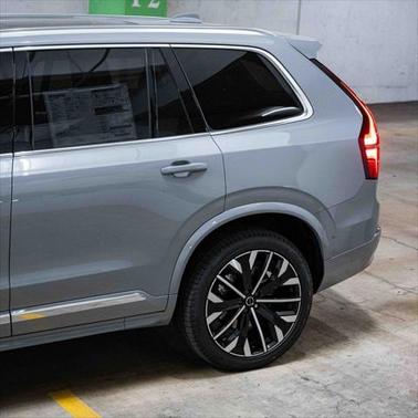 2025 Volvo XC90 Plug-In Hybrid T8 Plus 7-Seater