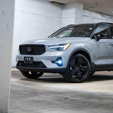 2026 Volvo XC40 Black Edition Ultra, B5 AWD Gas (mild hybrid)