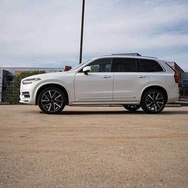Crystal White 2024 Volvo XC90 Plus