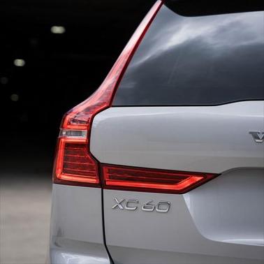 2025 Volvo XC60 B5 Ultra