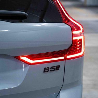 2026 Volvo XC60 B5 Ultra Black Edition