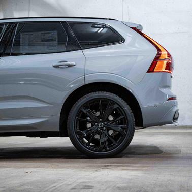 2026 Volvo XC60 B5 Ultra Black Edition