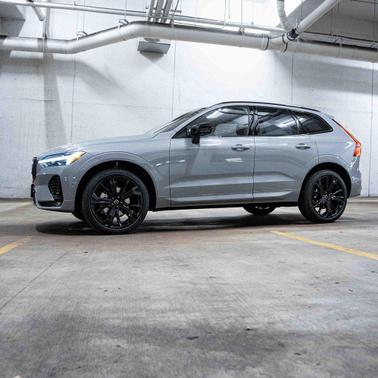2026 Volvo XC60 B5 Ultra Black Edition