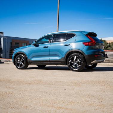 2025 Volvo XC40 B5 Core Bright Theme