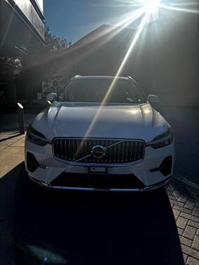 2023 Volvo XC60 B5 Plus Bright Theme