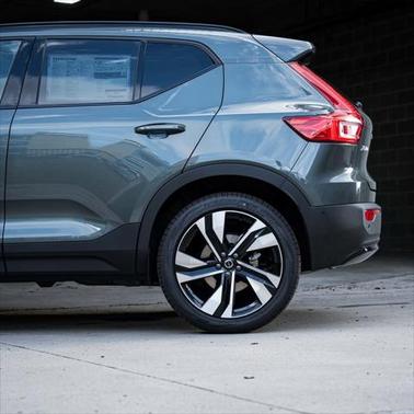 2026 Volvo XC40 B5 Ultra
