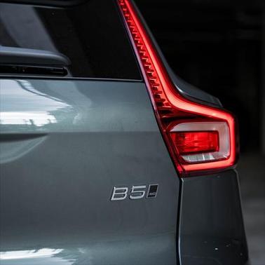 2026 Volvo XC40 B5 Ultra
