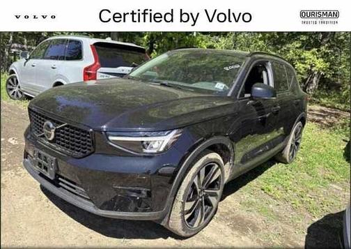 Onyx Black 2024 Volvo XC40 Plus