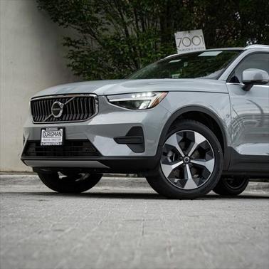 2025 Volvo XC40 B5 Core Bright Theme