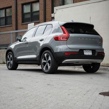 2025 Volvo XC40 B5 Core Bright Theme