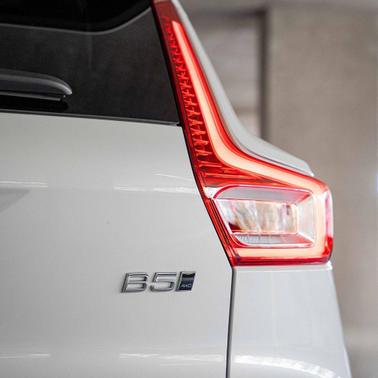 2025 Volvo XC40 B5 Plus Dark Theme