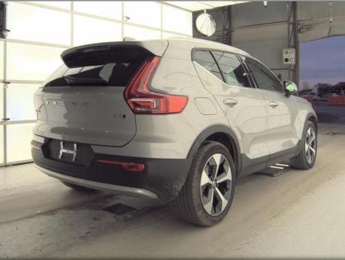2025 Volvo XC40 B5 Plus Bright Theme