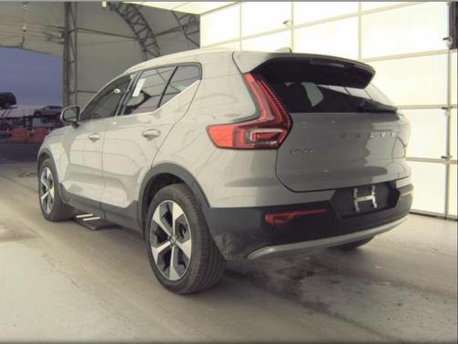 2025 Volvo XC40 B5 Plus Bright Theme