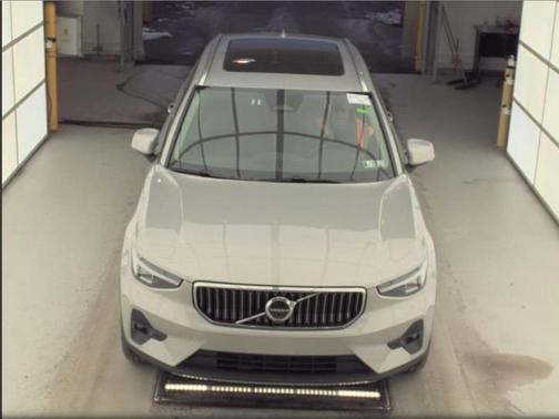 2025 Volvo XC40 B5 Plus Bright Theme
