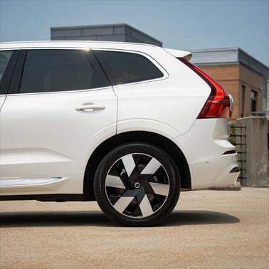 2023 Volvo XC60 Recharge Plug-In Hybrid T8 Plus Bright Theme