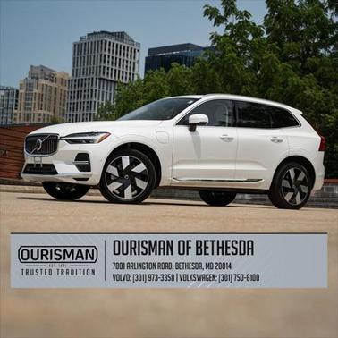 2023 Volvo XC60 Recharge Plug-In Hybrid T8 Plus Bright Theme