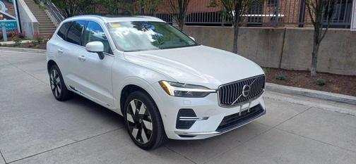2023 Volvo XC60 Recharge Plug-In Hybrid T8 Plus Bright Theme