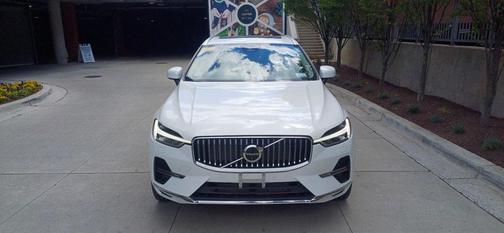 2023 Volvo XC60 Recharge Plug-In Hybrid T8 Plus Bright Theme