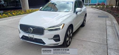 2023 Volvo XC60 Recharge Plug-In Hybrid T8 Plus Bright Theme