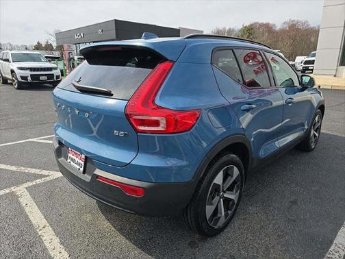 2023 Volvo XC40 B5 Plus Dark Theme