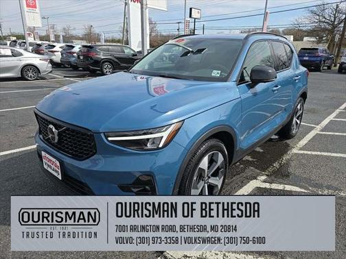 2023 Volvo XC40 B5 Plus Dark Theme