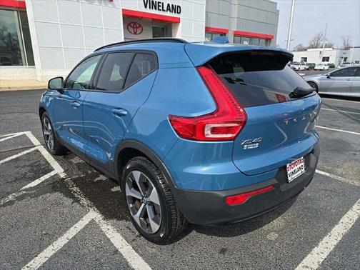 2023 Volvo XC40 B5 Plus Dark Theme