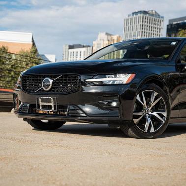 2023 Volvo S60 B5 Plus Dark Theme