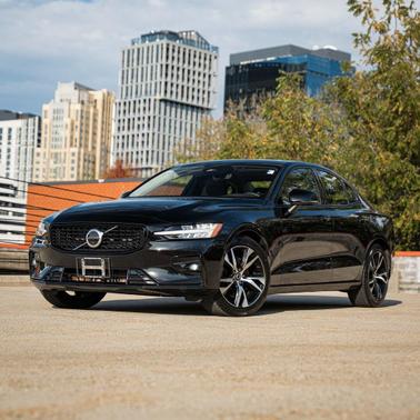 2023 Volvo S60 B5 Plus Dark Theme