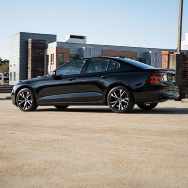 2023 Volvo S60 B5 Plus Dark Theme
