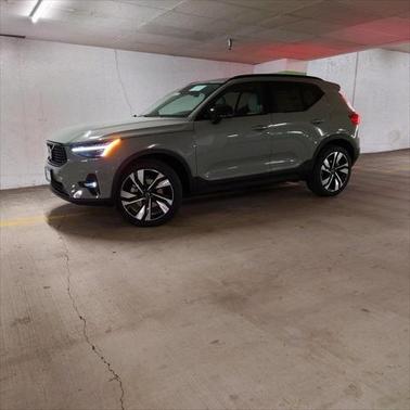 2025 Volvo XC40 B5 Plus Dark Theme