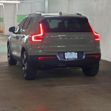 2025 Volvo XC40 B5 Plus Dark Theme