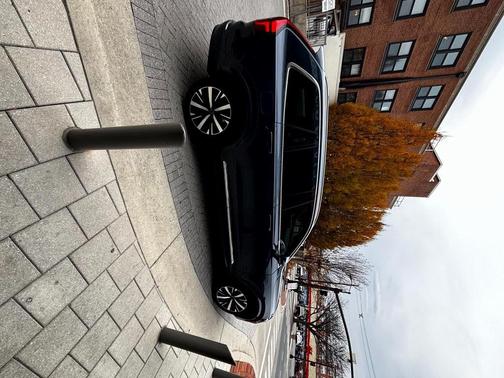 2025 Volvo XC90 B5 Core