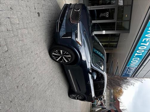 2025 Volvo XC90 B5 Core