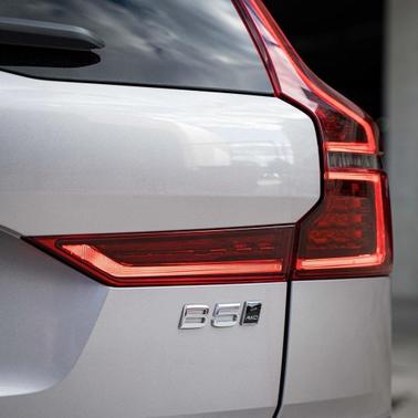 2026 Volvo XC60 B5 Plus
