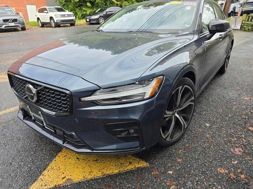 2025 Volvo S60 B5 Core