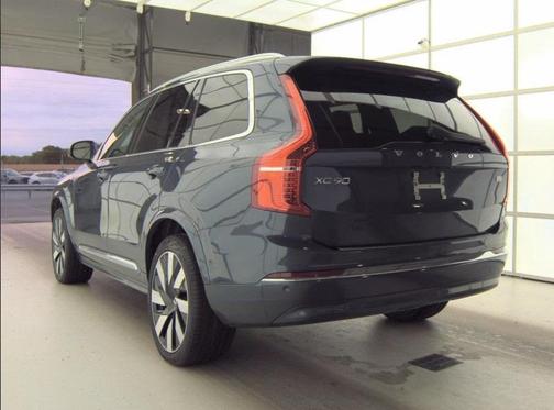 2024 Volvo XC90 Recharge Plug-In Hybrid T8 Plus Bright Theme 7-Seater